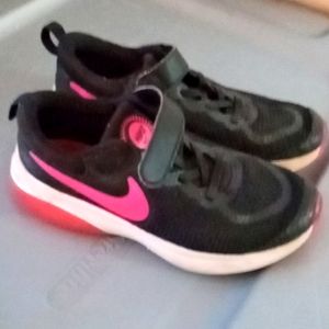Girl youth Nike shoes 2.5
